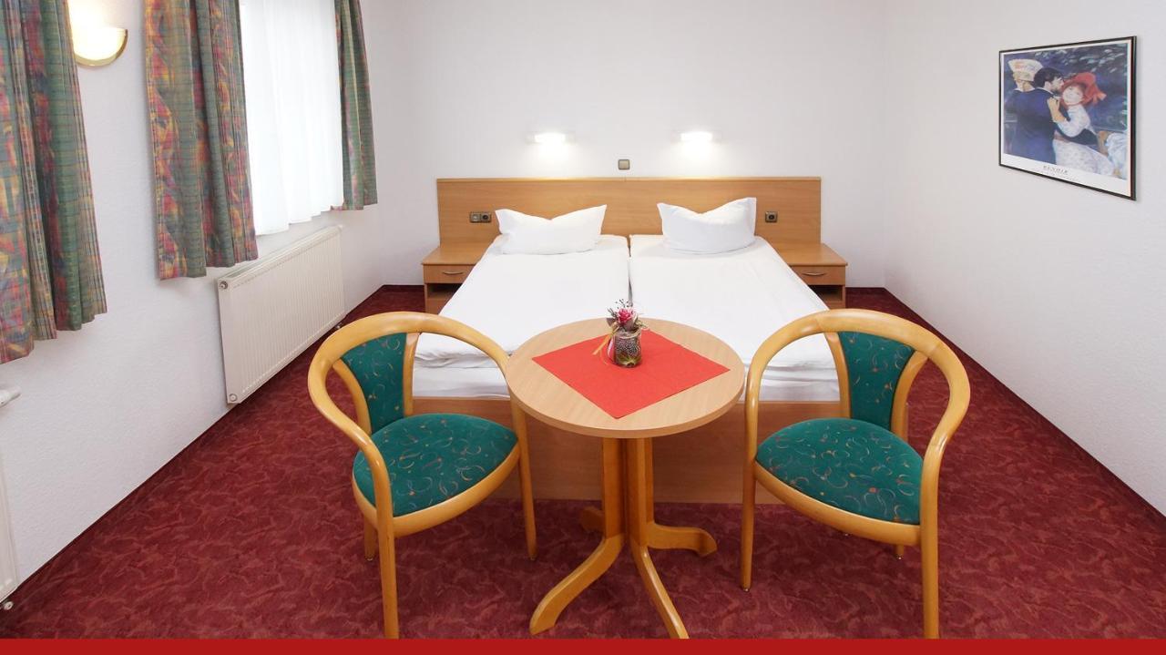 Hotel & Restaurant "Zur Linde" Spergau Esterno foto