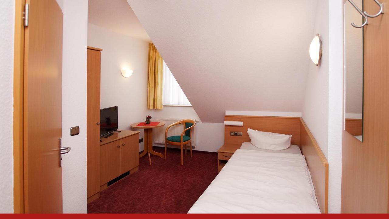 Hotel & Restaurant "Zur Linde" Spergau Esterno foto