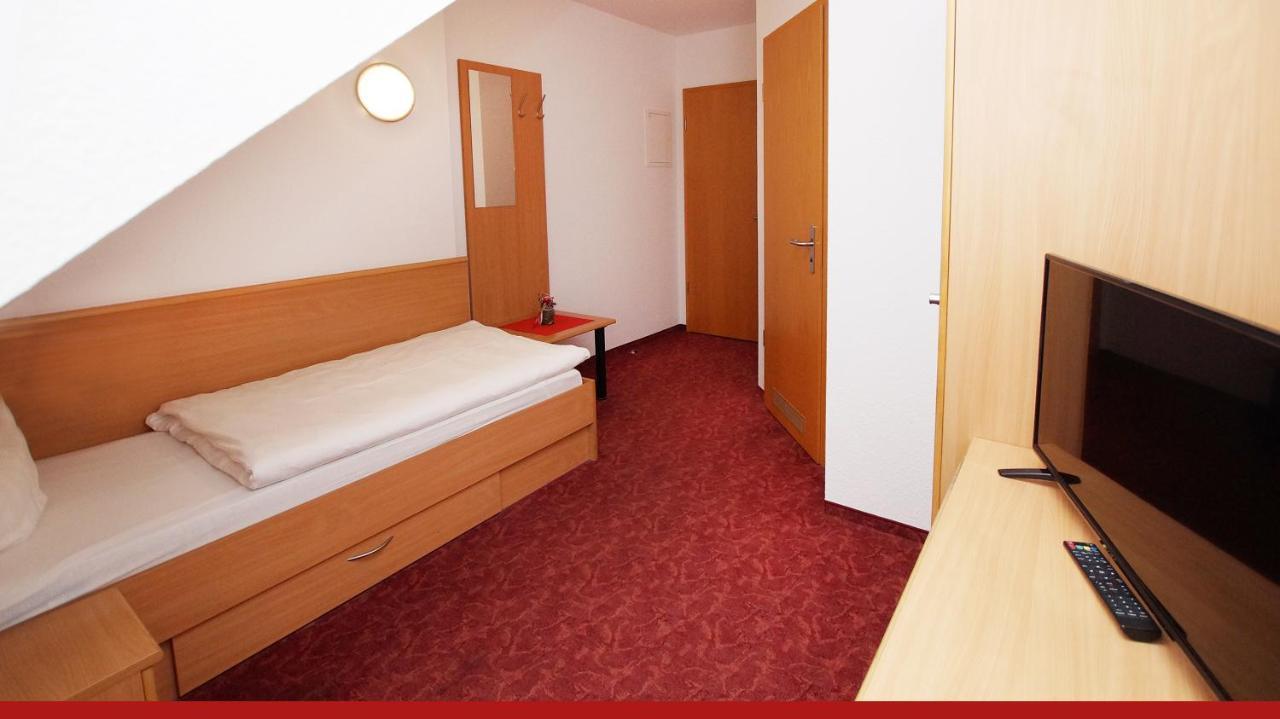 Hotel & Restaurant "Zur Linde" Spergau Esterno foto